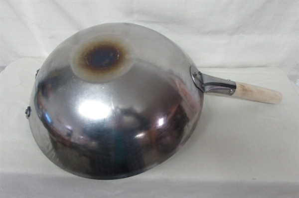 Hand Hammered Wok Traditional Round Bottom Wok by Mammafong