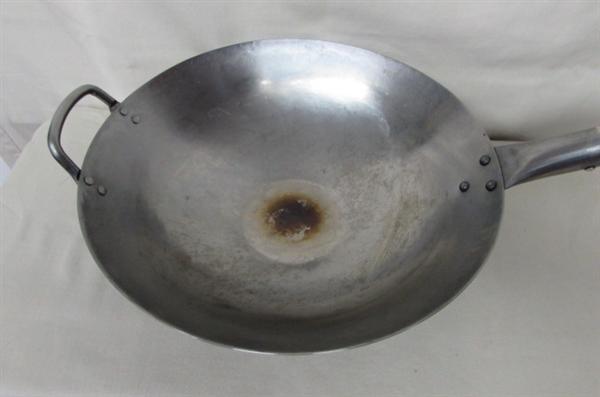 Hand Hammered Wok Traditional Round Bottom Wok by Mammafong