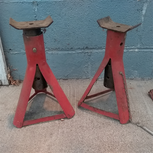 SET OF CAR RAMPS AND JACK STANDS