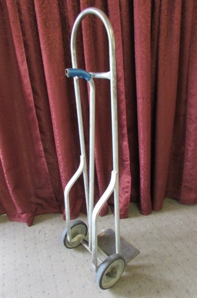 HAND TRUCK WITH HARD RUBBER TIRES