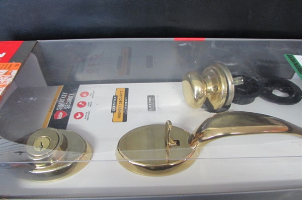 Kwikset Chelsea Lifetime Polished Brass Single Cylinder Door Handleset with Juno Door Knob Featuring SmartKey Security