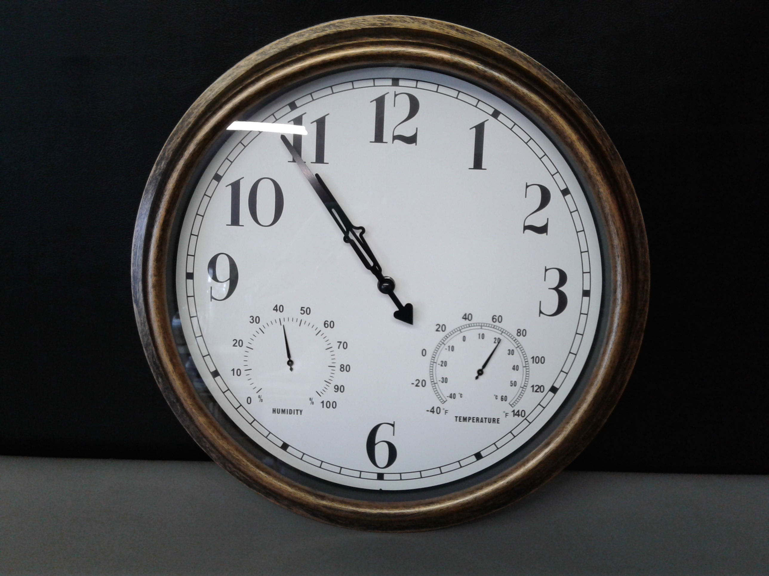 16-inch wall kitchen clock