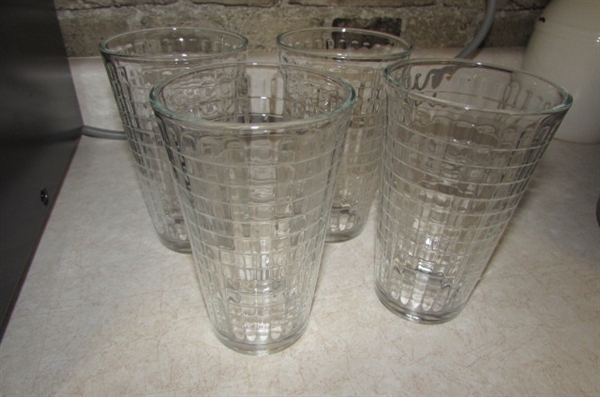ASSORTED DRINKING GLASSES & VINTAGE SNACK SETS