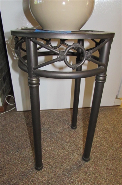 METAL ACCENT TABLE/STAND & LAMP