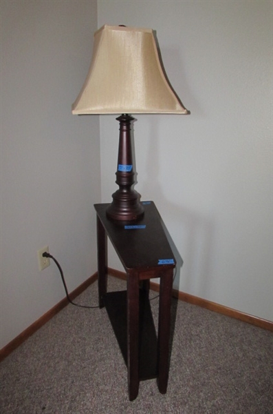 ANTIQUE TAPERED SIDE TABLE & LAMP