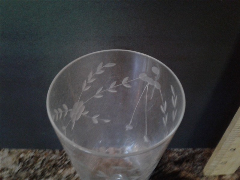 Etched glass plates and glasses