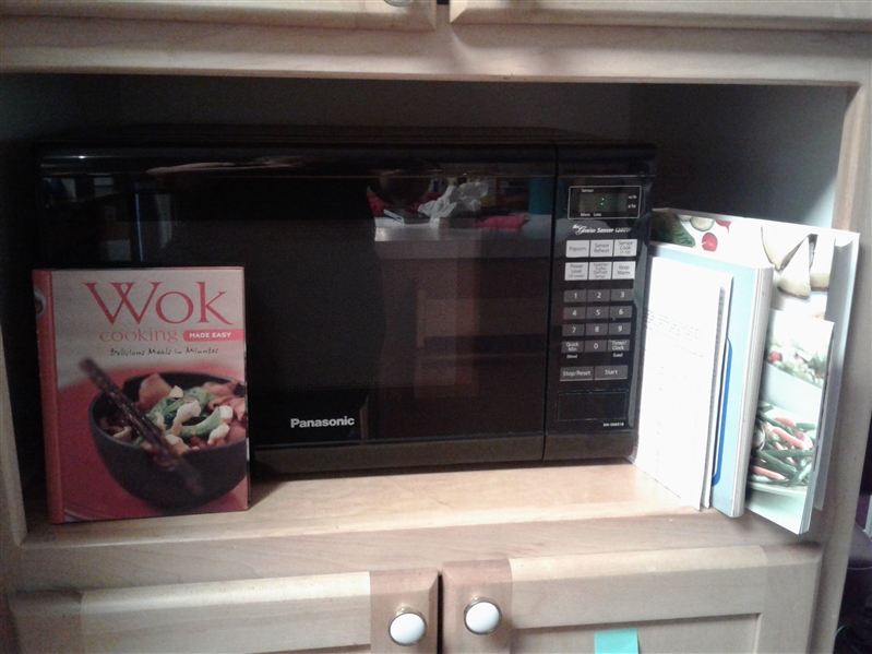 Panasonic Microwave & Cookbooks