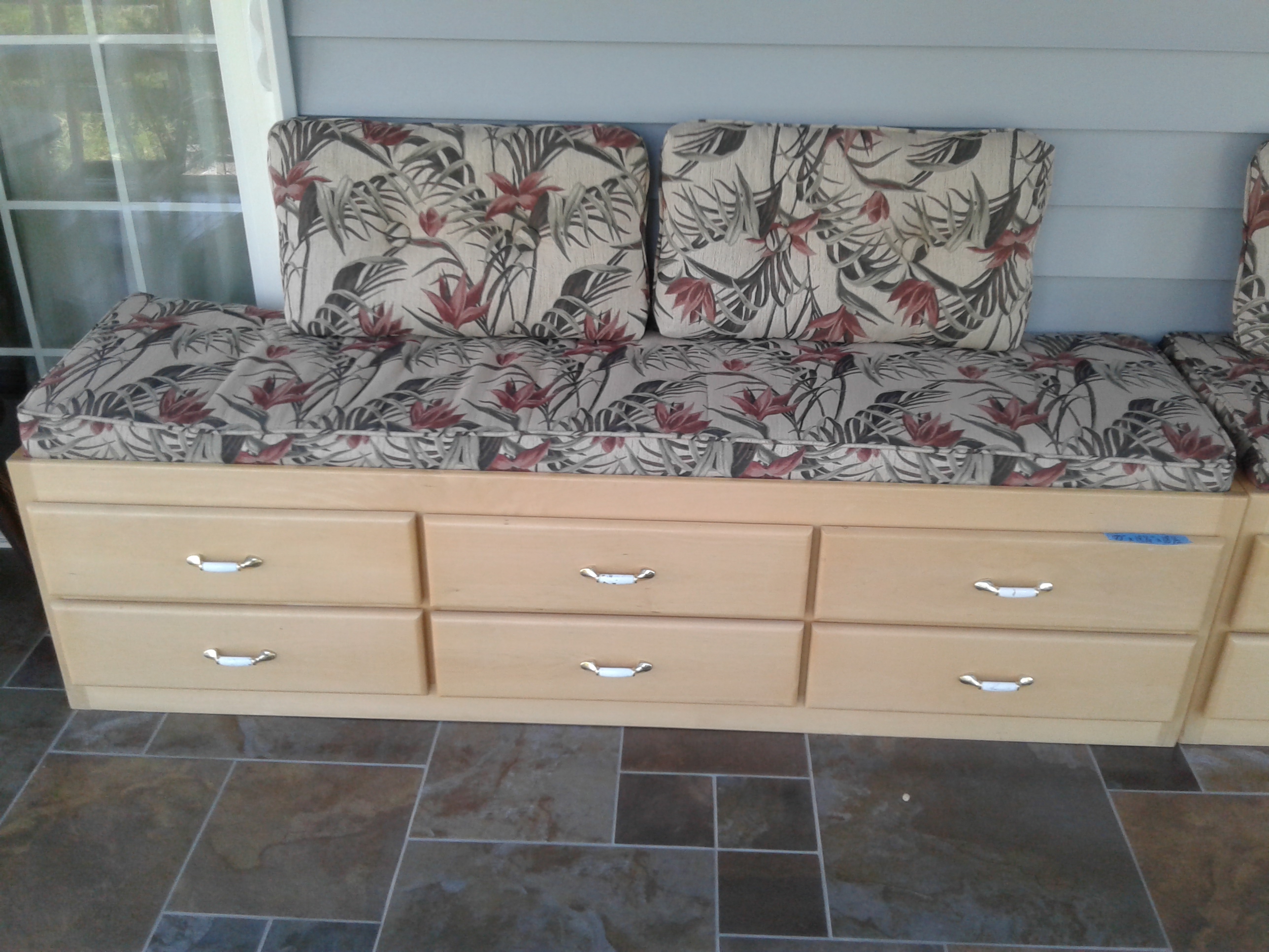 Lot Detail Cushioned Bench Seat with 6 Storage Drawers