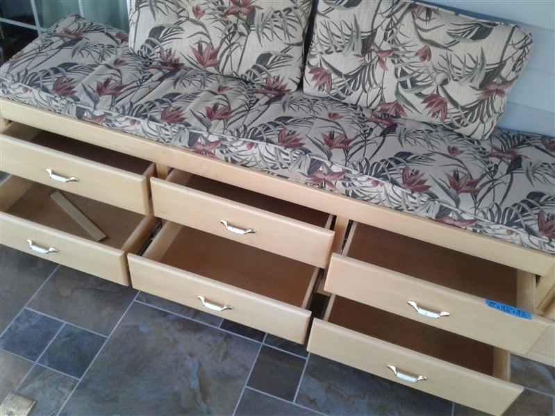 Cushioned Bench Seat with 6 Storage Drawers 