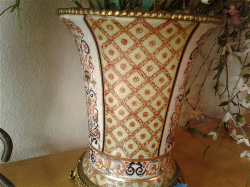 Lasko Oscillating Fan & 2 Vases