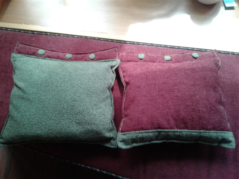 Burgundy/Green Throw Pillows 8 Ct