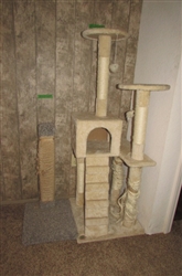 SCRATCHING POST AND CAT CONDO