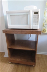 HAMILTON BEACH MICROWAVE AND ROLLING CART