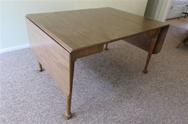 VINTAGE DINING TABLE WITH 2 LEAFS & DROP SIDES