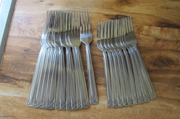 STAINLESS STEEL FLATWARE - SERVICE FOR 8 PLUS EXTRAS *ESTATE*