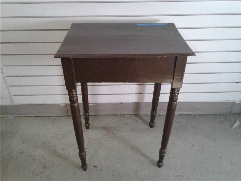 Quaint Vintage Side Table w/Drawer