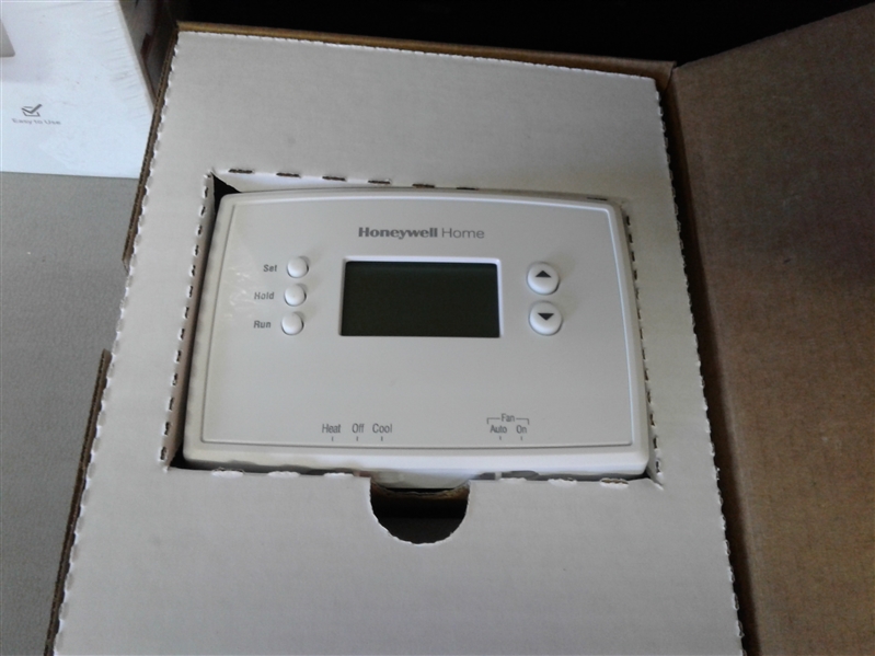  Honeywell Home RTH2300B1012 5-2 Day Programmable Thermostat