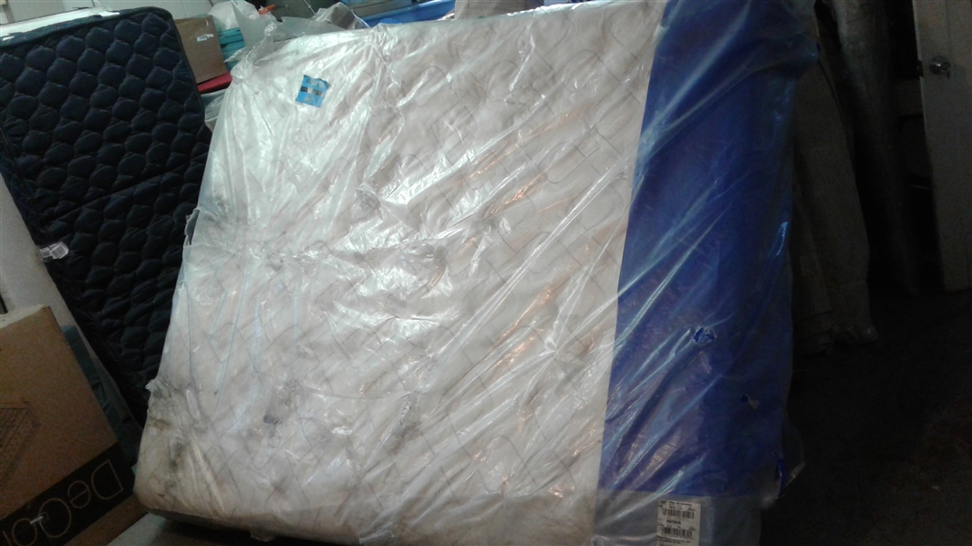Sealy Posturpedic 16 Plush Euro Pillow Top King Mattress