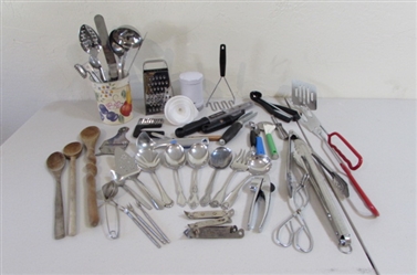 DRAWER WITH VARIOUS KITCHEN UTENSIL AND A HOLDER