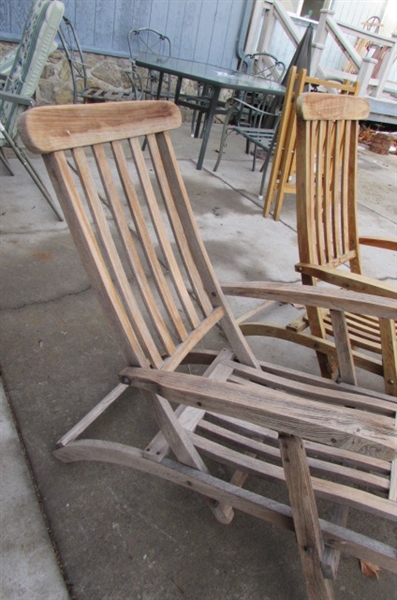 FOLDING WOODEN LOUNGE CHAIRS