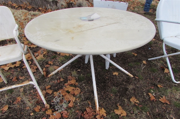 PATIO TABLE/METAL CHAIRS