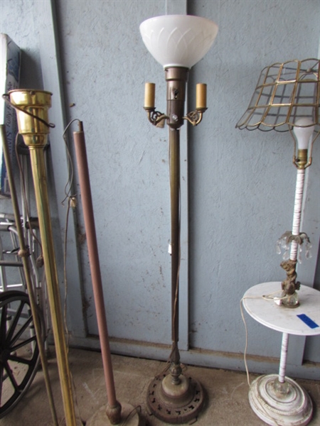 LOT OF OLD LAMPS FOR PARTS & AN ASHTRAY