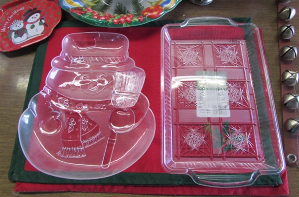 CHRISTMAS SERVING PLATES/PLACEMATS/BAKING PANS & MORE