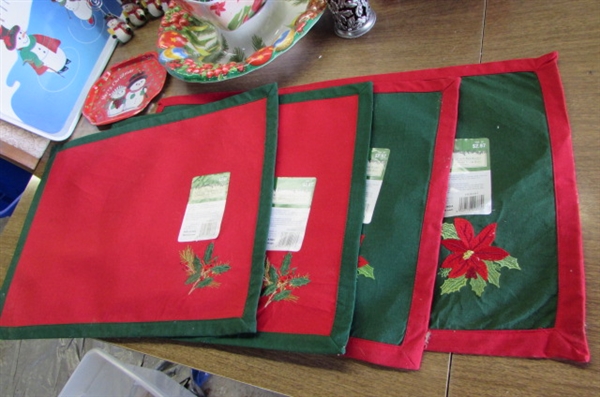 CHRISTMAS SERVING PLATES/PLACEMATS/BAKING PANS & MORE