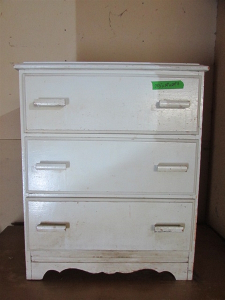 SMALL WHITE 3-DRAWER CHEST