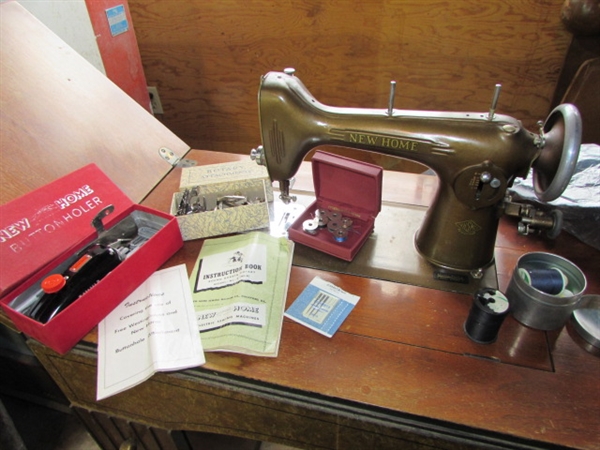 VINTAGE NEW HOME SEWING MACHINE IN CABINET W/FABRIC