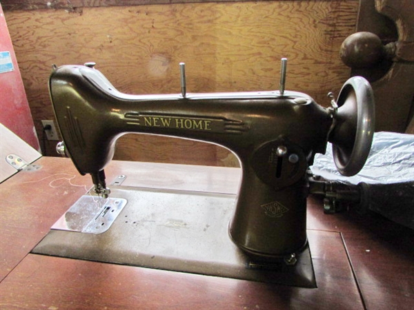 VINTAGE NEW HOME SEWING MACHINE IN CABINET W/FABRIC