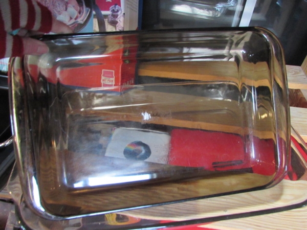 PYREX 'PORTABLES', CASSEROLE BAKING DISHES & COOKIE SHEETS
