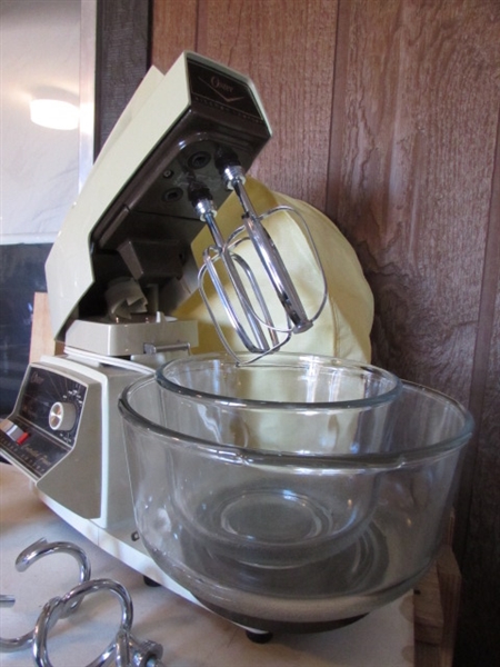 OSTER STAND MIXER & 2-TIER PLATE HOLDER