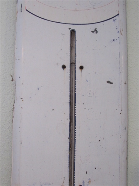 LARGE VINTAGE 'MAIL POUCH' METAL THERMOMETER