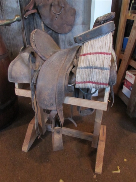 SMALL CHILDS SADDLE & STAND