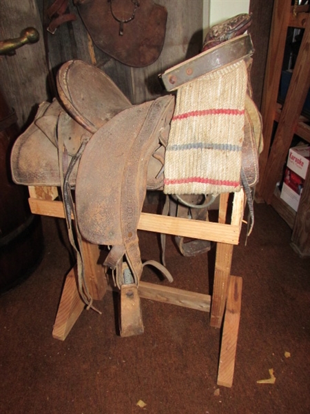 SMALL CHILDS SADDLE & STAND