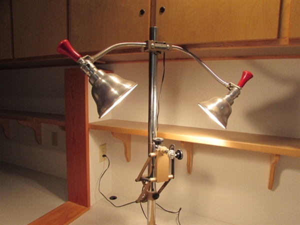 COPY LIGHT MOUNTED ON STAND