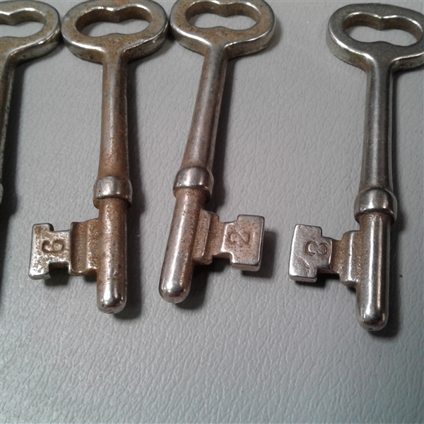 Square Nails & Skeleton Keys