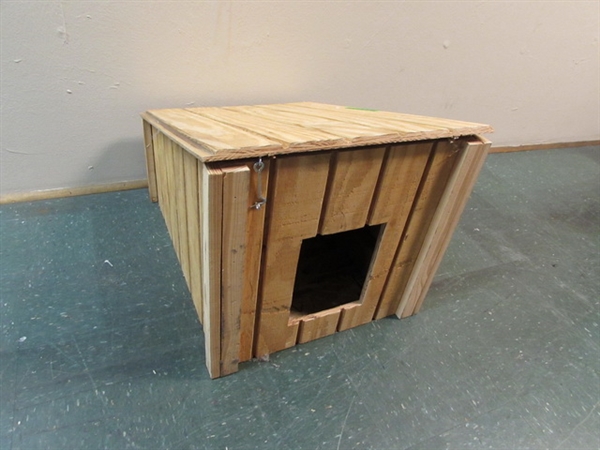 WOODEN DOG/CAT HOUSE