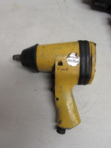 2 - 1/2 AIR DRIVE IMPACT WRENCHES