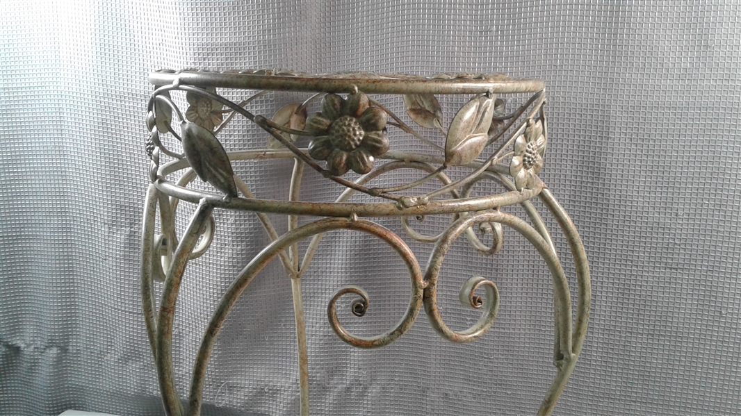 Cute Metal Floral Plant Stand