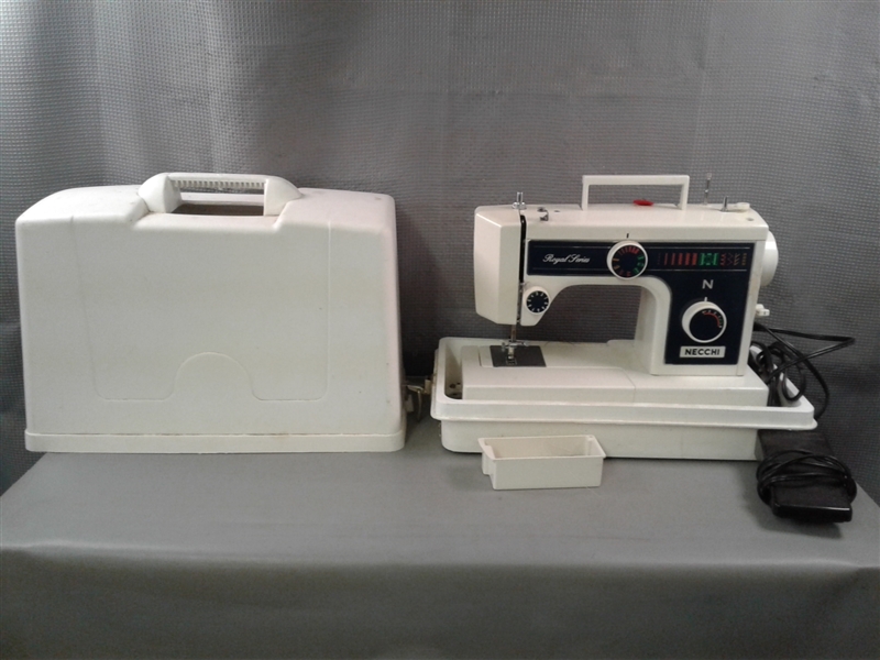Necchi Royal Series Sewing Machine W/Case