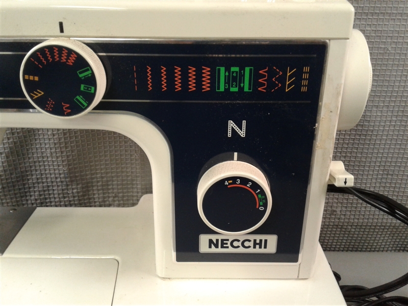 Necchi Royal Series Sewing Machine W/Case