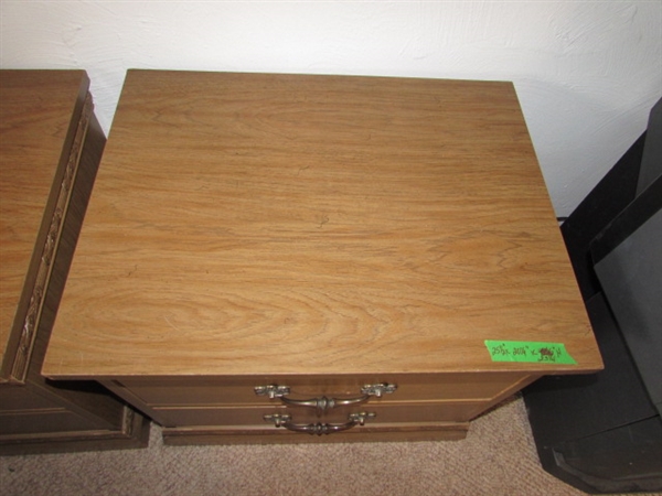 PAIR OF VINTAGE NIGHT STANDS W/2-DRAWERS