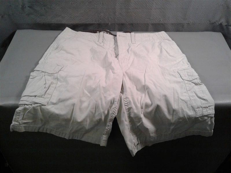 Men's Arizona Cargo Shorts Size 40 