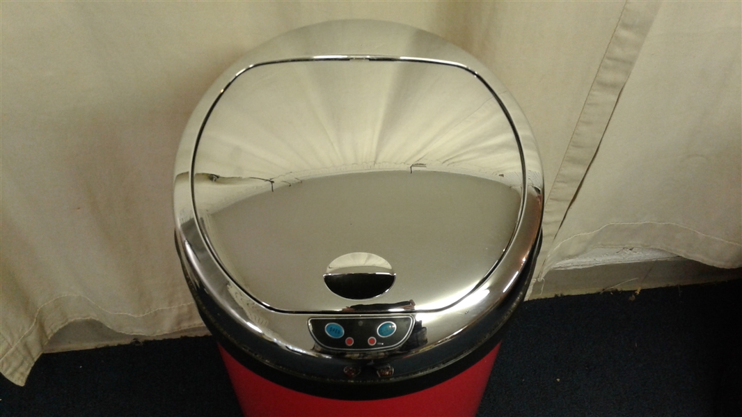 Kitchen Trash Can w/Automatic Open