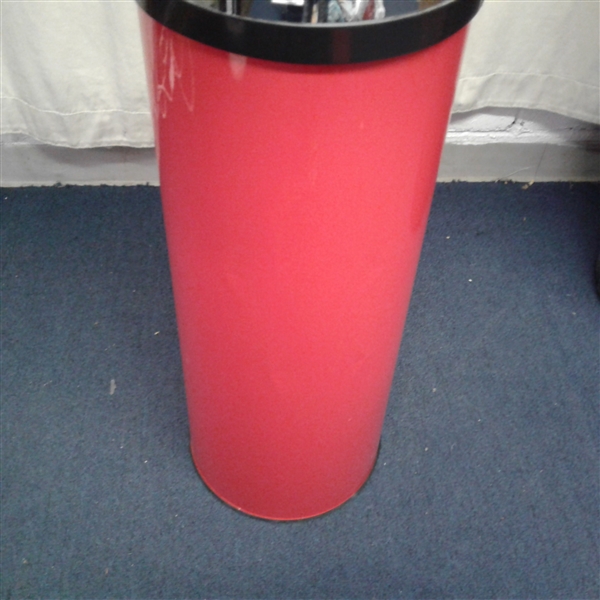 Kitchen Trash Can w/Automatic Open