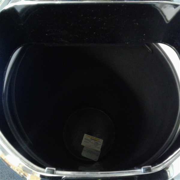 Automatic Opening Trash Can 