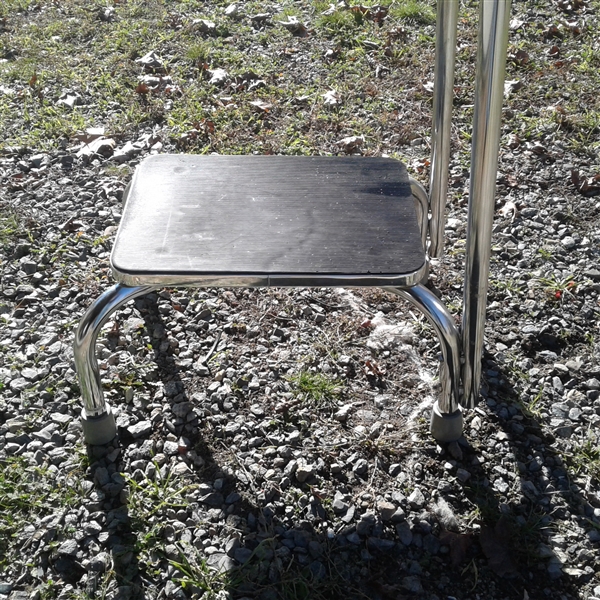 Step Stool With Handle 
