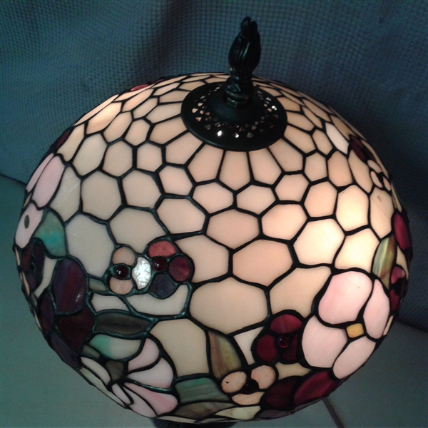 Vintage Signed Dale Tiffany Stained Floral Glass Lamp